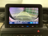 バックモニター付きで、車庫入れやバック時の後方確認をサポート。