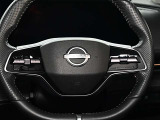 ハンドル左側には、アドバンスドドライブアシストディスプレイ操作スイッチ、左側には、プロパイロット設定、ハンズフリー設定スイッチ