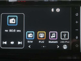 ディスプレイオーディオを装備。スマートフォンと車を繋ぐことで、これまでのナビに加えて色々なサービスが楽しめます。