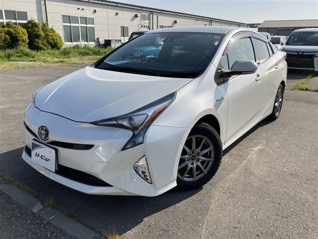 プリウス 1.8 S セーフティ プラス E-Four 4WD 