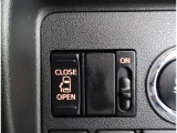 片側パワースライドドア付きだから、狭い駐車スペースなどでの 乗り降りラクラク!小さなお子さまのいるご家庭には嬉しい装備。