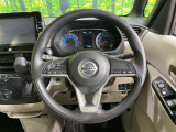 インテリアに合わせたデザインのステアリングは、運転される方のことも考え、運転しやすい形状、大きさです。是非一度、実際に触ってお確かめください。