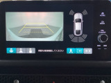 バックでの車庫入れも安心です!リアカメラが付いているバックモニター付のナビディスプレイを装備しております。バンパーについているソナーや、操作線もついており距離感も画面から確認できます。