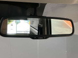 クルマを空から見たような映像が映る、アラウンドビューモニターで、車両周辺の安全確認も一目できます!小さなお子様や障害物も確認できるので、運転のしやすさだけでなく事故防止にも役立ち安心して駐車出来ます♪