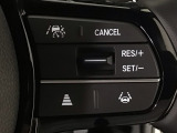 【アダプティブ・クルーズ・コントロール】予め設定した車速内でクルマが自動的に加減速。 前走車との適切な車間距離を維持しながら追従走行し、高速道路でのドライバーの疲労を軽減してくれる嬉しい機能付♪
