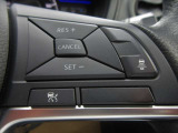 クルーズコントロール(Cruise Control)とは、アクセル操作なしでも車が自動でスピードを一定に保ってくれる機能