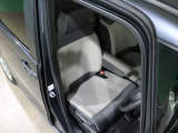 程よい硬さとホールド性が高いシートで長時間運転も快適です。