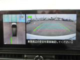 アラウンドビュー付き。上空から車両を見下ろしたような画像に加工された映像をディスプレイで確認しながら車庫入などができ大変便利です。