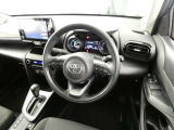 【運転席まわり】・・・ハンドルやシートなども隅々までクリーニング済み。キレイな車内でドライブがより一層快適にお楽しみいただけると思います。