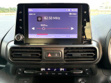 タッチスクリーンをタップスワイプするだけですべての機能を呼び出せます。AppleCarPlayおよびAndroid Auto対応。