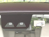 【スマートアシスト】走行中に前方の車両等を認識し、衝突しそうな時は警報とブレーキで衝突回避と被害軽減をアシスト。より安全にドライブをお楽しみいただけます。