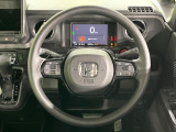 インテリアに合わせたデザインのステアリングは、運転される方のことも考え、運転しやすい形状、大きさです。是非一度、実際に触ってお確かめください。