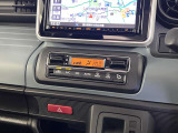 【オートエアコン】タッチパネル式オートエアコンで運転席周りの凹凸が少なくスッキリとしています。
