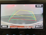 バックガイドモニターだけでなく、コーナービューモニターも装着しています。ドライバーから見えにくい左前コーナーをナビ画面に表示し、狭い場所での駐車をサポートします。