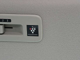 プラズマクラスター搭載のシーリングファンは空気を循環させて、広々とした室内空間の室温を均等に保ちます。