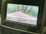 【バックカメラ】駐車時に後方がリアルタイム映像で確認できます。大型商業施設や立体駐車場での駐車時や、夜間のバック時に大活躍!運転スキルに関わらず、今や必須となった装備のひとつです!