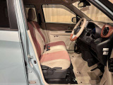【フロントシート】ベンチシートで車内広々・移動ラクラク☆