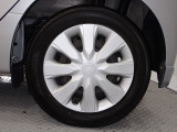 ホイールは車のデザインにマッチした専用タイプです。