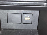 USB端子付き。最近、普及しているUSB。スマホやタブレット以外もUSB充電が増えていますよね。またスマホやメモリー媒体にお手持ちの、貴方のお気に入りの音楽を車内でも楽しめます♪