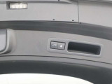 電動で開閉するパワーバックドア装備しています
