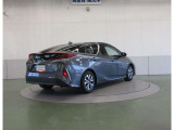 高級車に使われることが多い「ダブルウィッシュボーン式」のリヤサスペンションを採用。質感に優れた、心地よい乗り心地を実現しています。