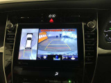パノラミックビューモニター付きです。車両を上から見たような映像をディスプレイオーディオ画面に表示。運転席からの目視だけでは見にくい、車両周辺の状況をリアルタイムでしっかり確認できます。