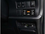 電動のスライドドアで楽々スムース!運転席からも開閉の操作もできます♪キーのスイッチひとつで自動開閉できる便利な機能もついてます♪