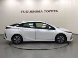 【まるごとクリーニング】シートを取り外し、車内を徹底洗浄。隅々まで丁寧に仕上げています。
