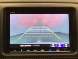 バックでの車庫入れも安心です!リアカメラが付いているバックモニター付のナビを装備しております。操作線もついており距離感も画面から確認できます。