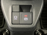 【電動パーキングブレーキ+オートブレーキホールド機能】 指先だけで簡単に操作が可能なパーキングブレーキ、スイッチを押すとブレーキペダルから足を離してもブレーキを保持できるオートブレーキホールド搭載。