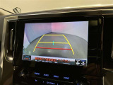 バックカメラが付いているので後方確認が非常にしやすいです。今や運転初心者も熟練者も必須装備!ついていて損はないですね♪