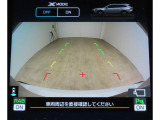 後方の映像を車内の11.6インチディスプレイに表示。 ステアリング操作に連動して動くガイドラインが、駐車や車庫入れをよりスムーズにサポート。狭いスペースでも安心して操作できる頼れる機能です。