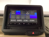 ドライブの必需品。見やすい・使いやすいHonda純正のメモリーナビを搭載。Bluetooth機能もついているのでお持ちのスマートフォンと連携させて、さらに便利に利用が可能です。