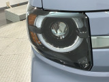 LEDヘッドライトは、点灯の瞬間から最大光量を発揮し、突然暗くなるトンネルなどでの安定感を高めます。