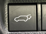【パワーバックドア】スマートキーや運転席のボタンを押すだけでリアゲートが自動で開閉します!荷物を持っている時や、高い位置にあるバックドアを閉める際に便利な機能です♪