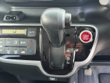 手に馴染むシフトノブで扱いやすく、快適な運転を支えます。
