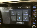 無線でBluetooth搭載機器を接続出来スマートフォンを接続して音楽を聴いたり、ハンズフリーで電話も可能です!イヤホンコードの煩わしさから解放、断線の可能性減少。快適な運転を提供します!