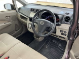 見通しのよいすっきりとした視界で、誰でも運転しやすいです。運転のしやすさは疲れにくさにも繋がりますよ♪