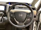 ハンドルにHondaセンシング系のクルーズコントロールやレーンキープアシストなどのスイッチと、オーディオの操作スイッチが装備されています。ハンドルから手を離さず安全に操作できます。
