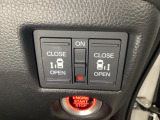 リアドアは乗り降りに便利な両側電動スライドドアです。また運転席に座っていながらスイッチ操作で自在にスライドドアを開け閉めできます。