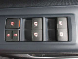 もちろん全席パワーウインドー付。運転席から操作できて便利です。