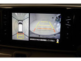 車の前後左右に取り付けられたカメラで、視線やバックモニターでは死角となる前方や真横も確認できます。狭い駐車スペースもスムーズに駐車できます。
