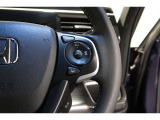 Hondaセンシングの機能のひとつ、アダプティブクルーズコントロール付!アクセルから足を離しても設定したスピードと前車との車間を保ち走行してくれます!車線維持もアシスト☆高速道路で疲労軽減ですね☆