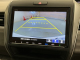 リバースギアに入れるだけで後方の表示へ切り替わります。夜間や雨の日の駐車も楽になりますよ。