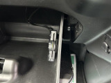 【ETC】有料道路を利用する際に料金所で停止することなく通過できる、ETC車載器(ノンストップ自動料金収受システム機器)が装備されています。セットアップを行うことで利用可能になります。