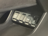 専用のケーブルを繋げばスマホのミラーリングが可能です。車内モニターでYouTubeを視聴することも出来ますよ♪