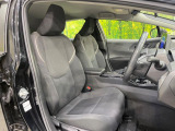 運転席シート廻りは使用感も少なく、良好な状態となっています。前オーナー様が丁寧に使っていたことがよくわかりますね。