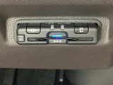 ハンドルの右下にETCがついています。高速道路の料金所の通過も楽々です!。カードの取り出しもしやすい場所についています。