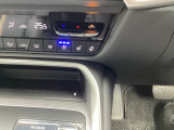 暑い夏の時期にとっても快適なシートベンチレーションを装備!シート内部に取り付けられたファンでシートの表面を換気して、涼しくしてくれます。