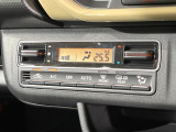 【オートエアコン】一度お好みの温度に設定すれば、車内の温度を検知し風量や温度を自動で調整。暑い&hellip;寒い&hellip;と何度もスイッチ操作をする必要はありません。快適な車内空間には必須の機能ですね♪